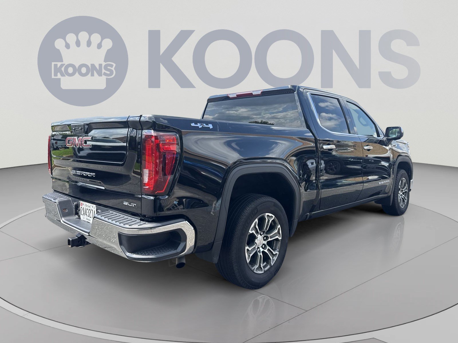 Used 2025 GMC Sierra 1500 SLT AWD/4WD image 5