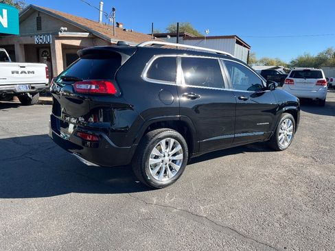 Used 2018 Jeep Cherokee Overland w/ Technology Group image 4
