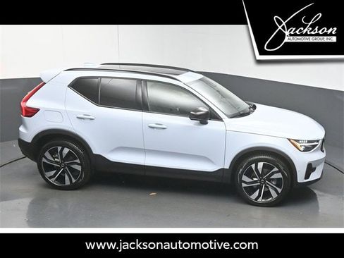 Used 2025 Volvo XC40 B5 Plus w/ Protection Package Premier image 50