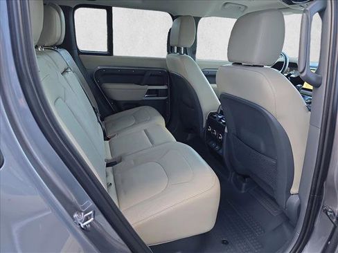 Used 2024 Land Rover Defender 110 SE image 11