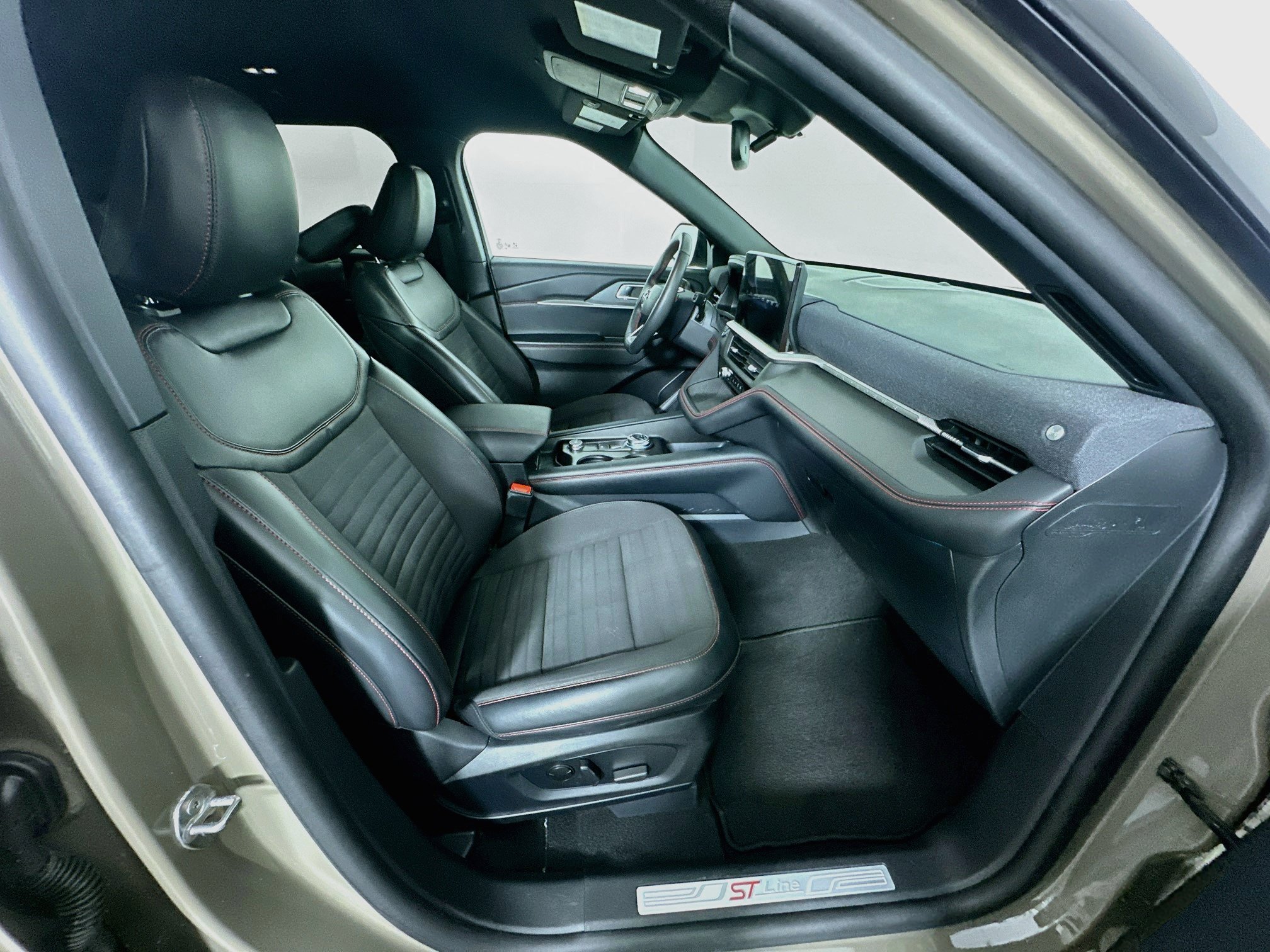 Used 2026 Ford Explorer ST-Line w/ ST-Line Street Pack RWD image 34