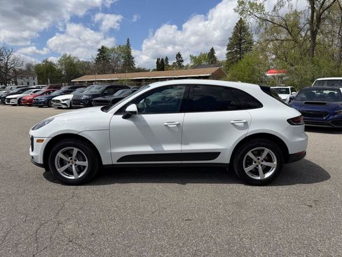Used 2021 Porsche Macan w/ Premium Package AWD/4WD image 2