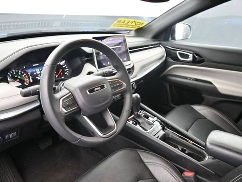 Used 2025 Jeep Compass Limited AWD/4WD image 19
