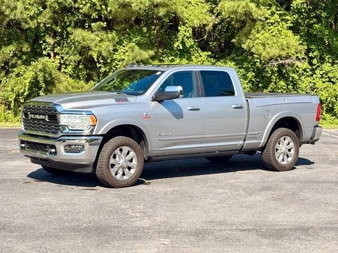 Used 2022 RAM 2500 Limited AWD/4WD image 2
