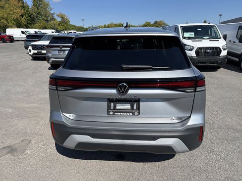 New 2025 Volkswagen Tiguan SE image 6