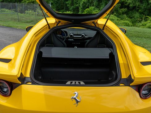 Used 2019 Ferrari 812 Superfast RWD image 13