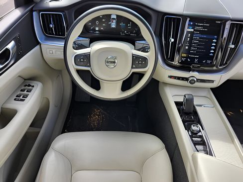 Used 2020 Volvo XC60 T8 Momentum w/ Protection Package Premier image 13