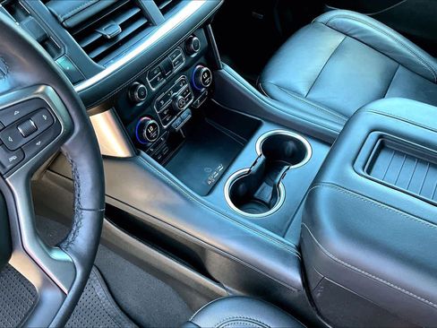 Used 2021 Chevrolet Tahoe LT w/ Luxury Package RWD image 17