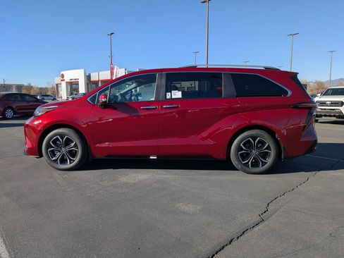 New 2026 Toyota Sienna Platinum image 2