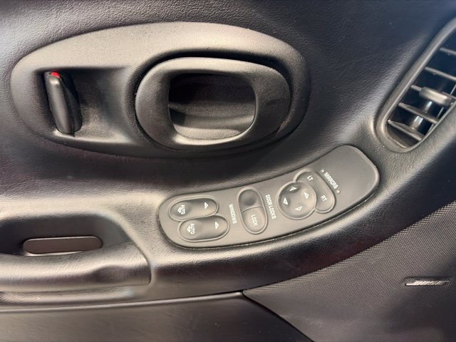 Used 2004 Chevrolet Corvette Coupe RWD image 14