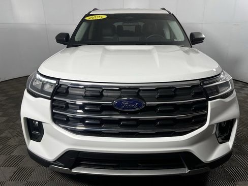 Used 2025 Ford Explorer Active w/ Active Comfort Package image 2