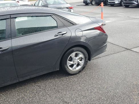 Certified 2023 Hyundai Elantra SE image 3