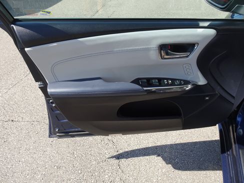 Used 2015 Toyota Avalon Limited w/ Technology Package FWD image 13