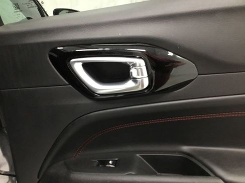 Used 2025 Jeep Compass Trailhawk AWD/4WD image 19