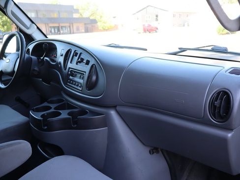 Used 2006 Ford E-250 and Econoline 250 RWD image 18