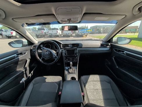 Used 2018 Volkswagen Passat 2.0T SE FWD image 6