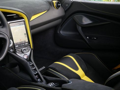 Used 2023 McLaren 720S Performance image 27