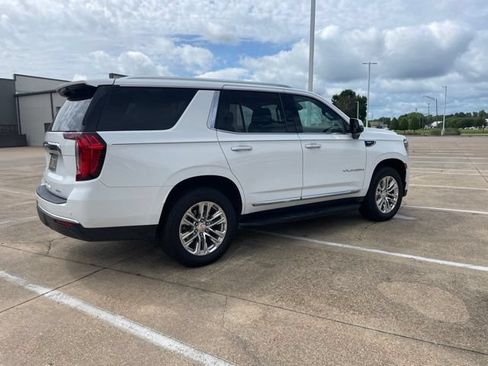 Used 2022 GMC Yukon SLT w/ SLT Luxury Package RWD image 4