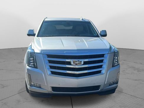 Used 2017 Cadillac Escalade 4WD image 3