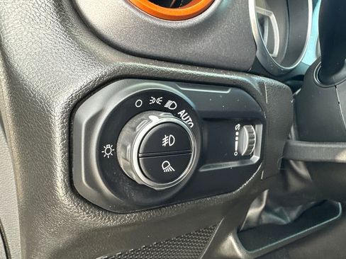 Used 2023 Jeep Gladiator Mojave w/ Cold Weather Group image 29