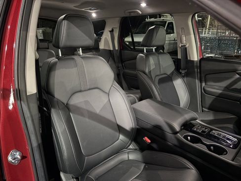 Certified 2025 Honda Pilot EX-L image 9