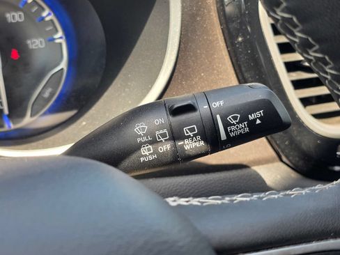Certified 2024 Chrysler Pacifica Touring-L FWD image 37