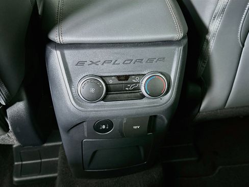 Used 2025 Ford Explorer Active w/ Active Comfort Package RWD image 26