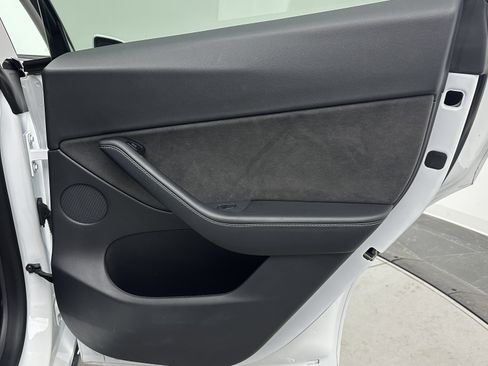 Used 2021 Tesla Model Y Long Range image 30