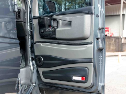 Used 2023 Chevrolet Express 2500 image 41