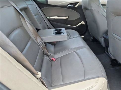 Used 2018 Chevrolet Cruze Premier FWD image 18