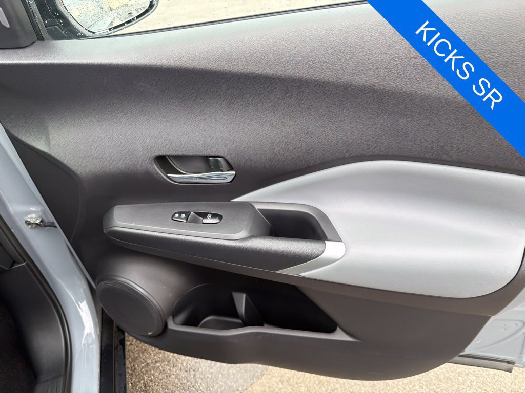 Used 2023 Nissan Kicks SR w/ SR Premium Package FWD image 9
