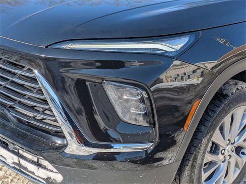 Used 2025 Buick Enclave Preferred image 9