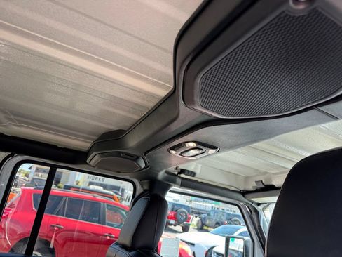 Used 2023 Jeep Wrangler Unlimited Sahara AWD/4WD image 18