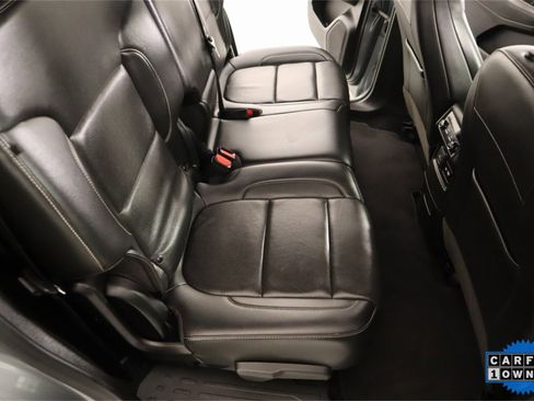 Used 2023 GMC Acadia SLT image 15