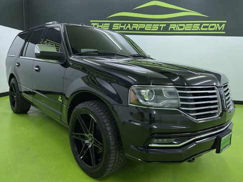 Used 2015 Lincoln Navigator 4WD image 2
