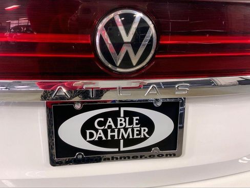 Used 2025 Volkswagen Atlas SE AWD/4WD image 8