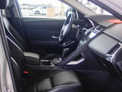 Used 2020 Jaguar E-PACE SE image 16