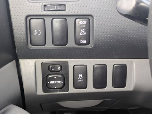 Used 2012 Toyota Tacoma PreRunner image 22