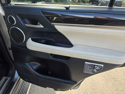 Used 2020 Lexus LX 570 4WD w/ 3rd Row & Luxury Pkg image 13