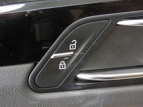 Certified 2026 Porsche Macan AWD/4WD image 37