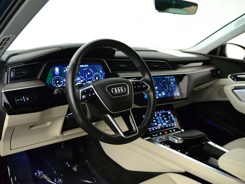 Certified 2022 Audi e-tron Premium Plus w/ Premium Plus Package image 3