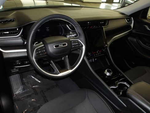 Used 2023 Jeep Grand Cherokee L Laredo w/ Luxury Tech Group I AWD/4WD image 9