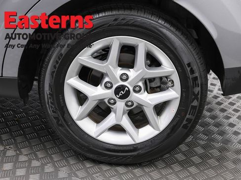 Used 2025 Kia Soul LX w/ LX Technology Package FWD image 32