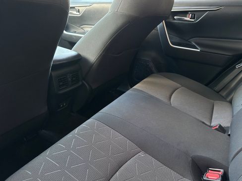 Used 2019 Toyota RAV4 XLE w/ Carpet Mat Package AWD/4WD image 24