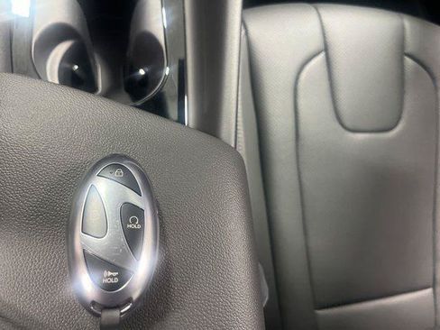 New 2025 Hyundai Elantra Limited FWD image 21