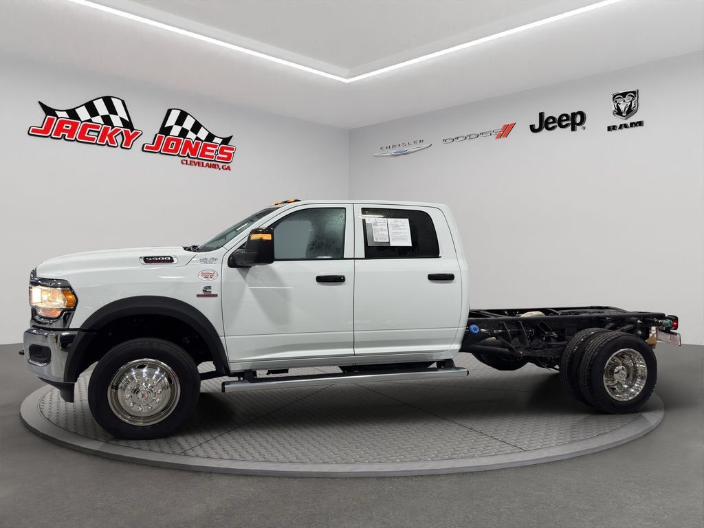 Used 2024 RAM 5500 Tradesman w/ Chrome Appearance Group AWD/4WD image 2
