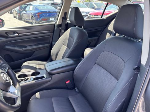 Used 2025 Nissan Altima 2.5 SV FWD image 23