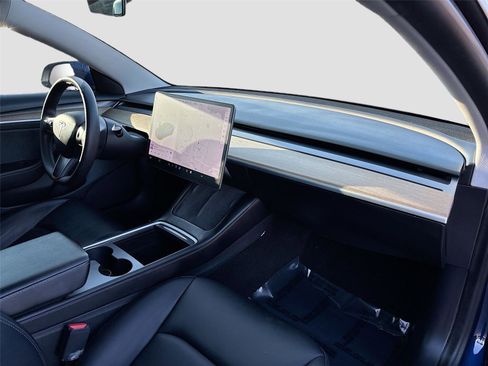 Used 2021 Tesla Model 3 Standard Range Plus image 31