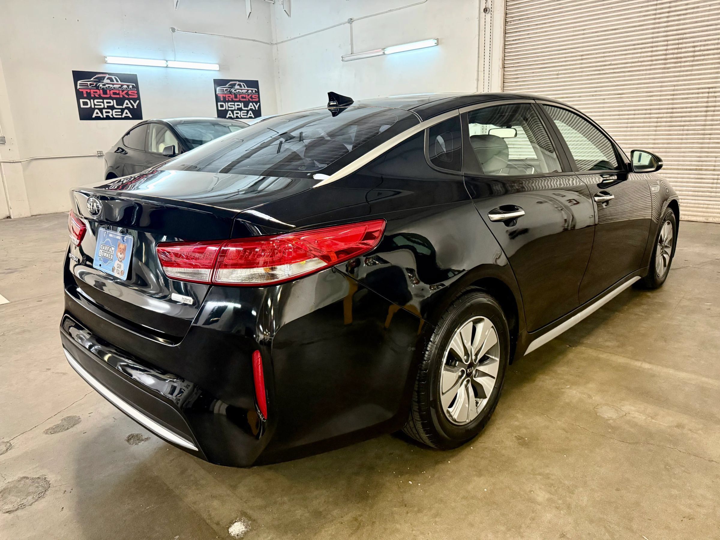 Used 2017 Kia Optima Premium FWD image 5