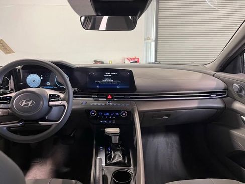 Used 2024 Hyundai Elantra SEL image 20